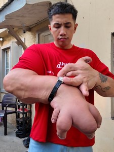 oh ayan may relo na talaga ah #goodvibes #hellboy1of1 #hellboygaming #trending #viral #ootd #disability #bighands #foryou #keepgoing #motivation #inspiration #trendingnow #watches #watchcollector #funny #fyp #dancetrend #viraldance #dance