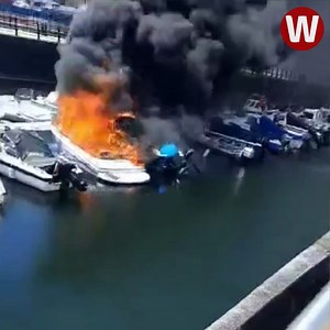 This was the dramatic scene as a boat caught fire in Swansea Marina this lunchtime 😲 Live updates: https://bit.ly/3IMZbGW | WalesOnline