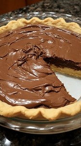 🍫 Old Fashioned Chocolate Pie Ingredients: 1 pre-baked 9-inch pie crust 1 cup granulated sugar ¼ cup unsweetened cocoa powder ¼ cup cornstarch ¼ tsp salt 3 egg yolks, beaten 2 ½ cups whole milk 2 tbsp unsalted butter 1 tsp vanilla extract Optional Topping: Whipped cream or meringue Directions: In a saucepan, whisk sugar, cocoa powder, cornstarch, and salt. Gradually whisk in milk until smooth. Cook over medium heat, stirring constantly, until thickened. Temper egg yolks with a small amount of h
