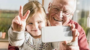 PC und Smartphone: So meistern Senioren den Einstieg ins Internet