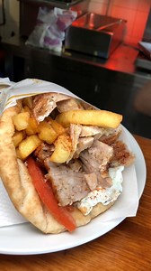 38K views · 306 reactions | Pork & Chicken Gyros 襤陵 #gyros #gyro #pita #pitabread | Foody Fetish | Facebook