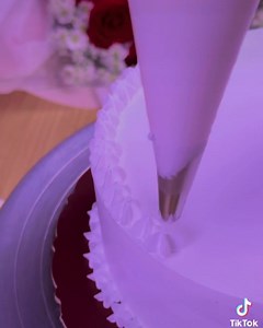 #cestbonbakeryyangon #cakelover #anniversary #strawberry #cakedecorating #birthday #caketutorial #surprise #viral #fyp #reels | C'est Bon bakery Yangon