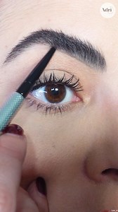How to Sculpt Perfect Brows | Adri Beauty Blogger