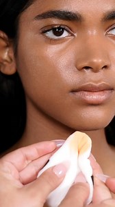 SurrealSkin™ Setting Powder in all the right places. P.S. my new setting collection is NOW LIVE on the Sephora app🚨 The teardrop-shaped Master Pro Puff applies my new SurrealSkin™ Soft Blur Setting Powder with master precision to blur, smooth, and set for 12 hours with all-day shine control. Neha is wearing shade 'natural peach.' LAUNCHING: ✔️ @sephora, @sephoracanada and makeupbymario.com 9/1. ✔️ Sephora in store 9/5. #MakeupByMario #MariosSoftSet #SoftBlurSettingPowder #LoosePowder #SettingPo