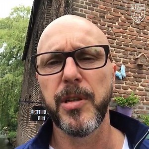 Striker and Head Coach reunited! 💪 Our Gaffer welcomes Ogbeche to the fold and hopes the Big Man continues to deliver in front of goal this year! #SwagathamOgbeche #KeralaBlasters | Kerala Blasters