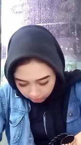 Lagi Kerja Tapi Hujan #gudangvideos #cewekcantik #cantik #cewek #makeup #kerudung #jilbab #hijab #lipstick #segerrrsegerrr | Gudang Videos