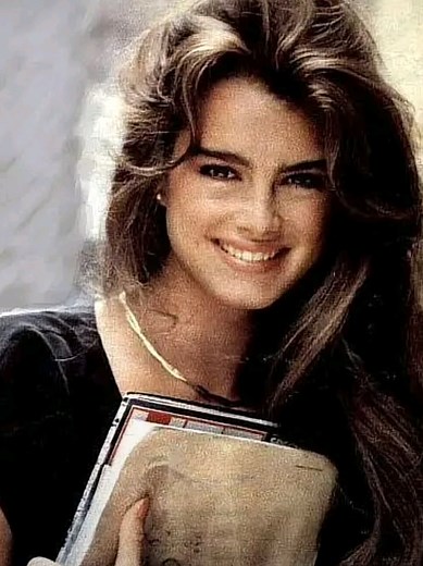 𝐒𝐇𝐄 𝐃𝐎𝐄𝐒 𝐌𝐎𝐆𝐆𝐄𝐃!!!! #sidneysweeney #brookeshields #annaspeckhart #foryou #edit