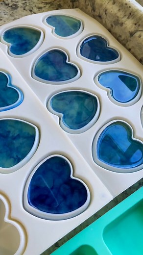 Tie dye scented wax melt hearts! 💙🦋💙 | The Starlit Corner