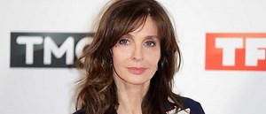 Anne Parillaud : ses confidences sur sa relation actuelle avec Alain Delon - Télé 2 Semaines