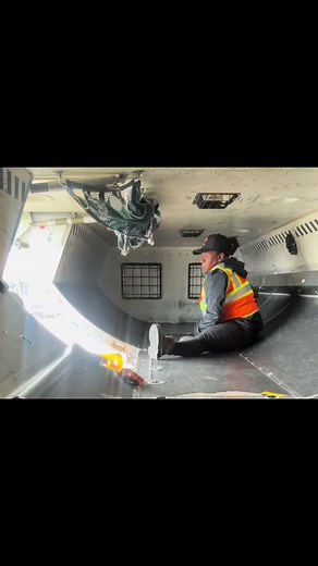 #ramp #rampsupervisor #delta #unifi #airplanes #work #girlsdoitbetter #fyp #foryoupage #airline #airlinetiktok #girlsinaviation #richhomiequan #deltaairlines #clt