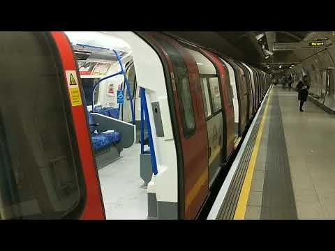 6 London Underground tube trains, London Bridge Station. Northern Line going northbound