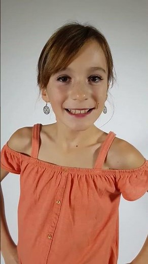 Big Wave young model Louise. Big Wave is an artistic agency based in France.