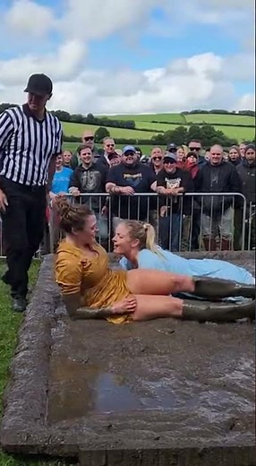 Girls Fight in Mud | Girls Mud Wrestling