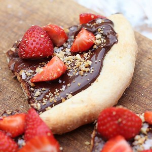 Homemade Nutella & Strawberry Pizza Full recipe: https://taste.md/2f9CY6C | Tastemade