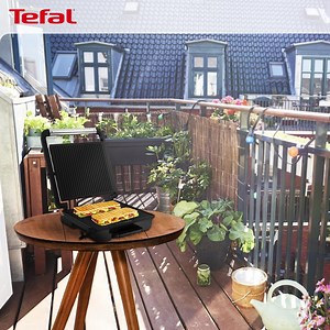 У чому секрет ідеальної вечірки? Звичайно ж, зібрати рідних на балконі та разом приготувати хрусткі свіжі паніні! Завдяки вбудованому триступеневому термостату та антипригарному покриттю пластин у грилі Tefal Grill Inicio GC242D38, готуй паніні та інші страви легко та весело: http://bit.ly/2WbB8KU | Tefal