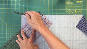 28K views · 739 reactions | This is a quick and easy quilt block made with squares and half square triangles. Check out the full video on my blog: https://mypatchwork.wordpress.com/2017/07/16/2-minute-video-tutorial-ribbon-quilt-quick-and-easy-block Full video: https://youtu.be/cwF9qZ48ZWM | TeresaDownUnder | Facebook