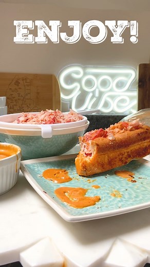 FRESH Maine 🦞Rolls Gourmet Hot Honey Butter🍯. Have you seen our Sweet Heat Lobstah Rolls? They're WICKED good! Catch 'em now for your July 4th festivities. | Get Maine Lobster