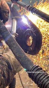 784K views · 7.9K reactions | Excavator Boom Nearly Snapped — Repaired On Site #ExcavatorRepair #ExcavatorBoom #BoomRepair #HeavyEquipment #ConstructionMachinery #OnSiteRepair #MechanicLife #RealRepair #HeavyDuty #MachineryRepair | Mechanic Steve | Facebook