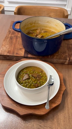 Grasak sa mesom #fyp # 🧄#🧅#🥕#🌶️# Sve dobro izdinstati # Dodati meso po zelji Grasak I zacine So # vegeta # biber # crvena paprika # Persun # oregano # lovorov listic# Jedan krompir #🥔 #fyp #😋😋 #delicious #bosansko | Zehdina Lokmic