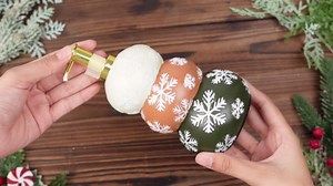 Willinglong Christmas Soap Dispenser Holiday Decoration with Snowflake Design Hand Pump Refillable Christmas Soap Dispenser for Bathroom and Kitchen Countertop Decoration, Winter Farmhouse Indoor Gift