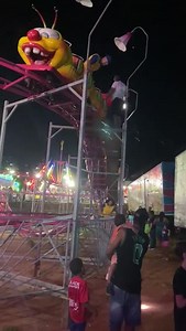 22K views · 342 reactions | Problemas em brinquedo de um parque de diversões assusta adultos e crianças em Alfenas Uma mulher que filmava a situação, quase foi impedida por uma funcionária. https://minasacontece.com.br/noticias/problemas-em-brinquedo-de-um-parque-de-diversoes-assusta-adultos-e-criancas-em-alfenas/ | Minas Acontece | Facebook