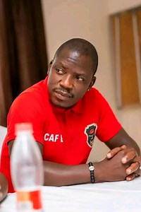 Joseph Kamwendo wapita ku team yake yakale ya CAPS United ngati oonerera matimu achisozera. Congratulations JK | Suzgo Lamson Shaba