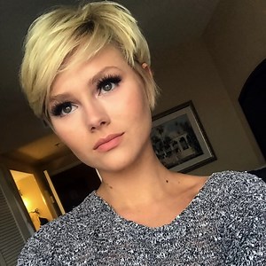 Viktoria Piekut crowns Miss Pennsylvania USA 2021 Sydney Robertson in Johnstown