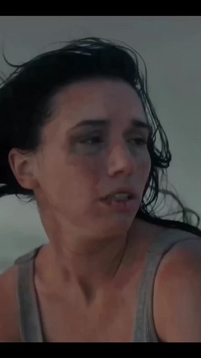 En esta historia de la chica se da cuenta de que su amiga no está realmente a su lado acompañándola 🍿 #movie #peliculas