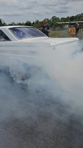 3.3K views · 132 reactions | Ford Falcon Burnout at Burnout Competition #Burnout #smoke #Competition #Ford #Falcon #fordfamily #fordfalcon #burningrubber | The Customized Ride | Facebook