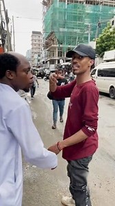 Baso diir oo sadaqo qaybinaya | Mustafe mahamed page