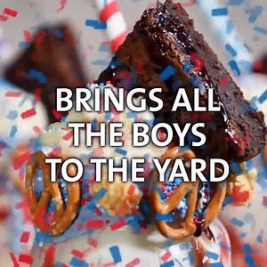 Are you ready for this? Vom, 1.-9. Juli könnt Ihr unseren #Freakshake probieren, ein bombastisches Dessertspektakel mit Vanilleieis, Erdbeerpüree, Schlagsahne. Popcorn, Breyeln, Schokoladensauce und einer Brownieecke. #ThisIsHardRock | Hard Rock Cafe Berlin