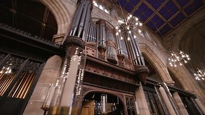 clip-1100455261-organ-inside-wakefield-cathedral-england