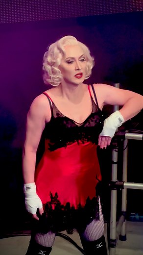 👑🥊🔞… Mais uma história linda pra contar … a alegria e energia ⚡️ do meu povo “Madônniko” é inigualável 👊🏻👏🏻👏🏻👏🏻👏🏻… vcs são a minha motivação ♥️… ontem foi uma performance 🎤 incrível e deliciosa… eu me diverti ☺️⭐️… obrigado ao @madonnaonline … por mais uma festa linda … vamos nos empenhar para nosso “Bloco a Madonna tá aqui” sair pra rua ano que vem…. Gratidão a todos os presentes vcs são F#d@ 👊🏻👊🏻👊🏻👊🏻… obrigado ao @madonnaforever pelo lindo registro 🎥… 🥰👑👊🏻♥️⚡️🔥 Obri