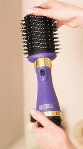 Product 1 🌸 Springbox: Hot Tools Pro One Step Volumizer Brush & Dryer t.w.v. €69,99✨👱🏻‍♀. Ready to be a dreamy fairy with perfect hair? 🧚🏼‍♀️ Tegelijkertijd föhnen en mooi je haar stylen? YES! Bye eindeloze langdurige föhnsessies, hallo tijdbesparing en salonwaardige resultaten in de helft van de tijd 🕣. Met het innovatieve ovaal vormige ontwerp wordt föhnen en stylen een fluitje van een cent 🧖🏻‍♀️. Direct ION TECHNOLOGY bestrijdt pluis en bevordert een snellere, minder schadelijke drogi