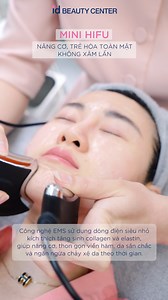 💎 Nếu chị em từng trải nghiệm Hifu hay Thermage thì chắc chắn không thể bỏ qua siêu phẩm Mini Hifu ✔️ Đầu máy nhỏ gọn nhưng tác dụng nâng cơ, trẻ hóa không hề kém cạnh các công nghệ khác nhờ vào năng lượng siêu nhỏ kích thích tăng sinh collagen & elastin. 🔰 Bạn sẽ được thư giãn với quy trình 8 bước để reset làn da về trạng thái săn chắc, sạch sâu: Bước 1: PreCleanse – Tẩy trang và làm sạch nhẹ Bước 2: Oxy Foam: Rửa mặt bằng bọt oxy siêu mịn để làm sạch sâu mà vẫn dịu nhẹ Bước 3: Hydra Infuse -