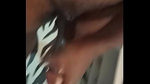 Une fille demande une vidéo de son petit ami sexy à grosse bite et longue pour iPhone 15 pro max