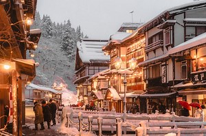 2.9K reactions · 245 shares | หิมะแรกของปีที่ Ginzan Onsen ️❄️⛄️ #GinzanOnsen #japan #Yamakata #sendai | AT EVERYWHERE | Facebook