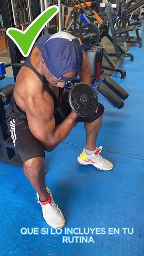Curl concentrado para bíceps grandes y definidos. . . #bicepsworkout #cesargym #biceps #bodybuildingmotivation #bodybuilding | Cesar Gym Real Trainer