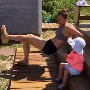 Move of the day... The single leg tricep dip with help from Harper #jennafit | Jenna Wolfe