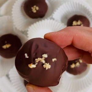 Recipe >> https://kiipfit.com/gingerbread-truffles/ With just a few simple ingredients, you can create a batch of these delicious truffles that are bursting with gingerbread flavor. | Kiipfit | Facebook