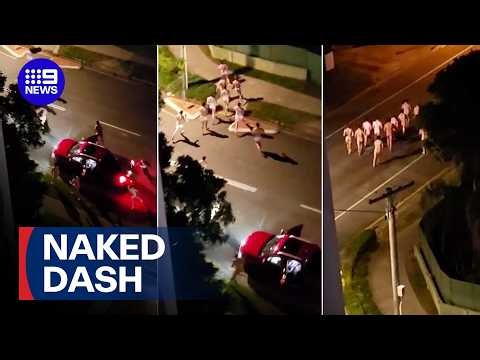 Group bares it all for a late night nudie run on the Gold Coast | 9 News Australia