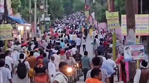 #UttarPradesh: Devotees throng Govardhan Temple in Mathura as Mudiya Purnima Mela in #Mathura that commences around Guru Purnima started on July 17 and will go till July 21. | DDNewsLive