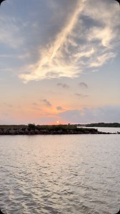 Pescando em Matagorda Harbor, Texas!! Mágico, lindo, divertido com @run_n_gun_retrievers . E meus companheiros de pesca @alessandrablocker @carloswarchavchik @robbieleone @beeblocker e Jason. #fishing #pesca #texas Meu look @missnuvem nos pés @tutusapatilhas óculos @anima.eyewear by @costanzapascolatos2g por @goeyewear | Consueloblog
