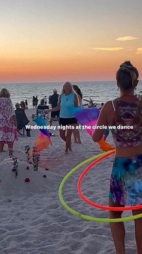 I love Wednesday nights #dailylife #dancers #hoopersofinstagram #drumlife #drumcirclemagic #hulahoop #hooper #paulasbubbles | Paula Ramsay