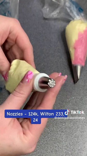 Two Tone Ruffle Piping Tutorial for Beautiful Cupcake Flowers