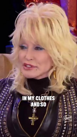 Ladies and gentlemen….the hilarious country queen! 👏👏👏👏 Dolly Parton #cmtHot20 | CMT