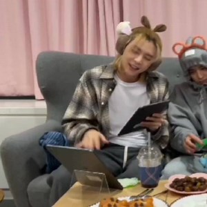 Johnny vibing to 'Work It' "Work It" MV: https://youtu.be/Un7choIyl_g -sun | NCT Enthusiast