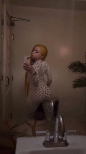 Ice Spice twerking seductive 🍑