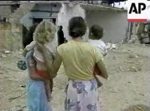 October 18, 1982 - Life in the massacre camp at Sabra Source and caption : aparchive.com | La guerre du Liban au jour le jour