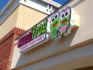 Sweet Frog Frozen Yogurt Coming Soon to Smoketown Plaza